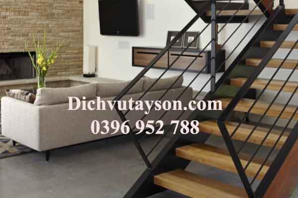 Sơn cầu thang cũ ở quận hải an